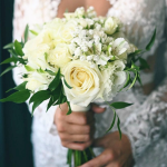 buchet de mireasa trandafiri albi